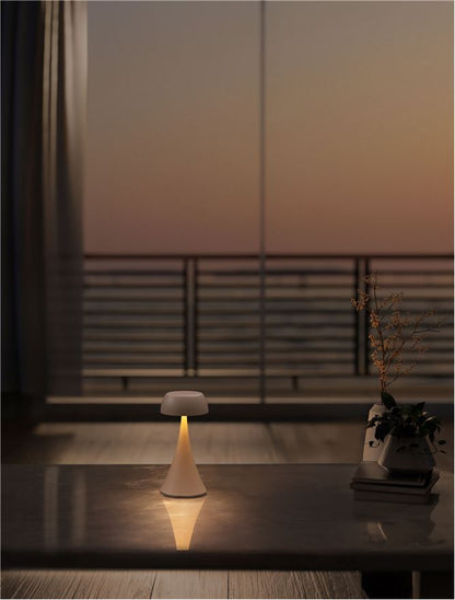 Lampa de masa portabila YCRO, crem, LED 2Watt 3.7Volt 60Lm IP54 3000K Switch On/Off USB Wire D:8 H:17.5 cm